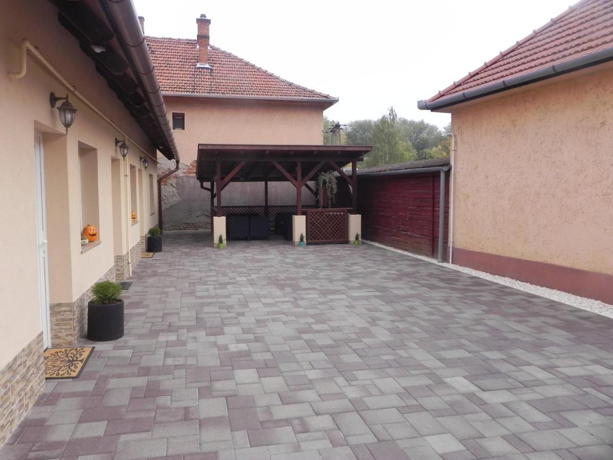 Tuerkiz Apartman Tokaj Exterior photo