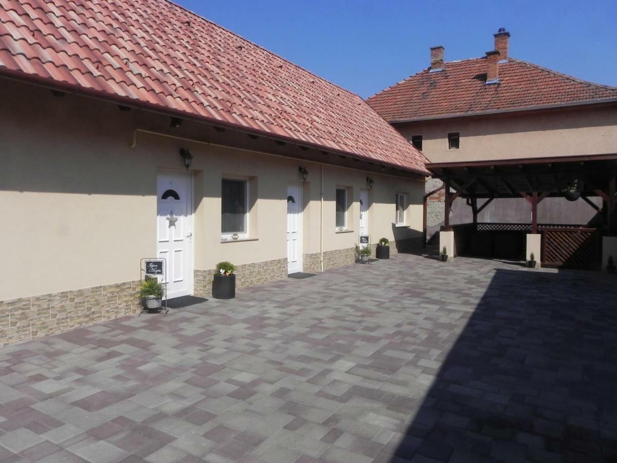 Tuerkiz Apartman Tokaj Exterior photo